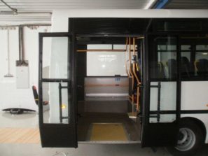 Dveřní pohon BASIC firmy REDOSY-CZ s.r.o. v minibusu